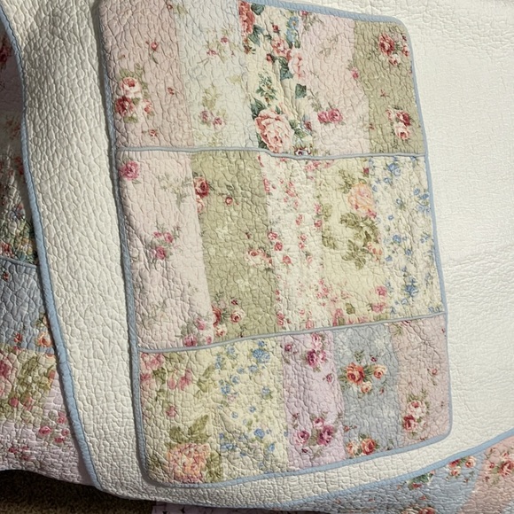 JCPenney Floral Twin Quilt with Sham - Picture 3 of 12